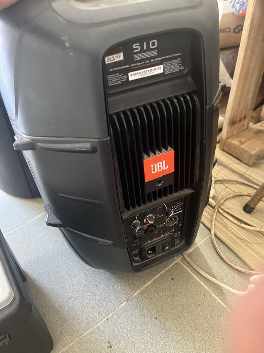 2 colunas Jbl eon som de qualidade