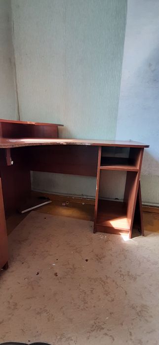 Продам стол компьютерный