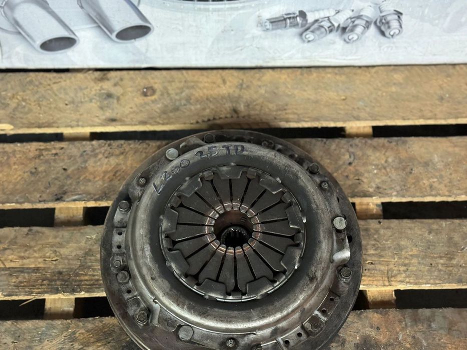 VOLANTE DO MOTOR + KIT DE EBRAIAGEM MITSUBISHI 2.5 TD