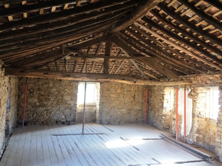 Casa em aldeia serrana - em reabilitação