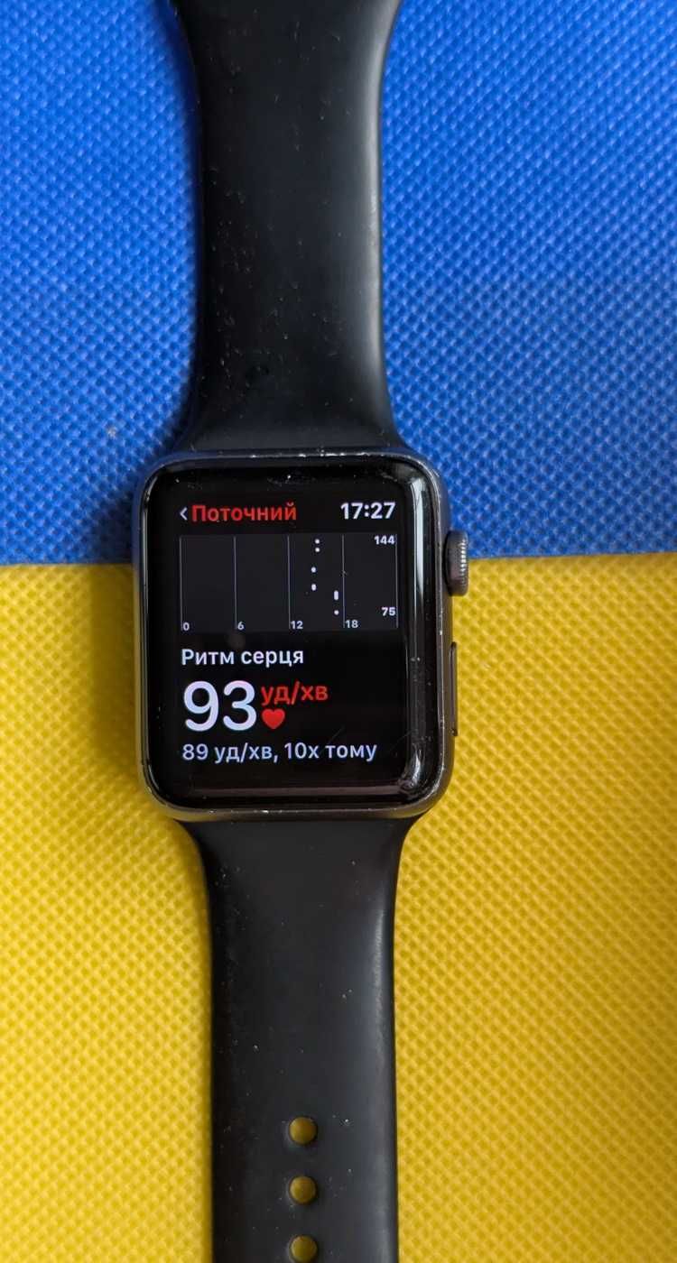 Доступні все працює Apple Watch series 2 42 mm  акб 84%