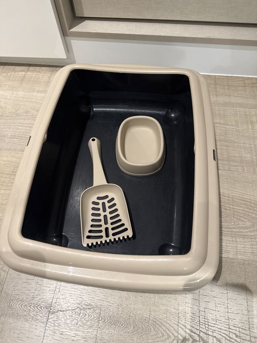 Caixa de areia com acessorios para gato novo