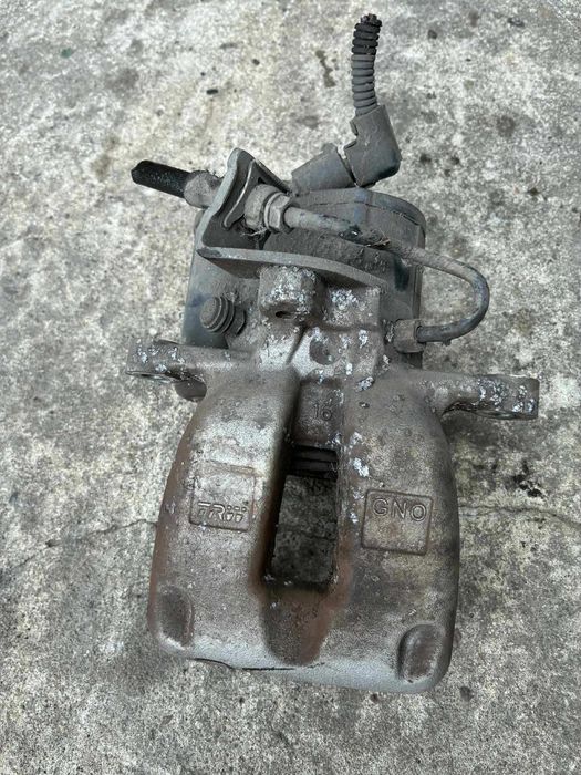 zacisk hamulcowy prawy tył tylny vw volkswagen passat b6