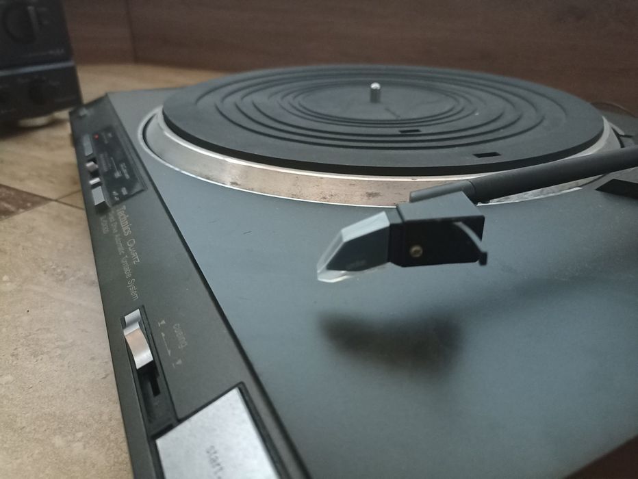 Gramofon Technics SL QX 300