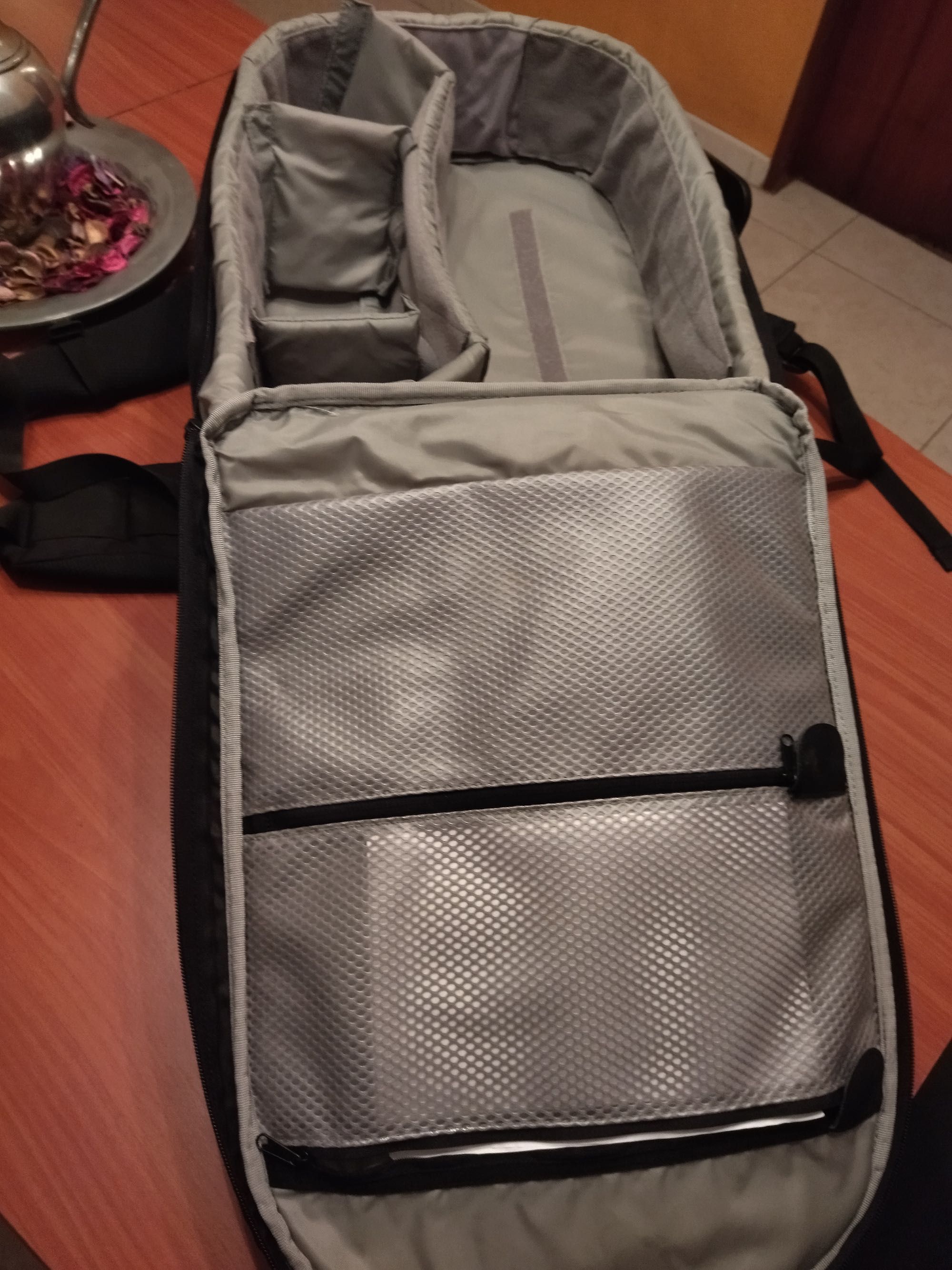 Mochila LowePro Preta - Mochila para Máquinas Fotográficas