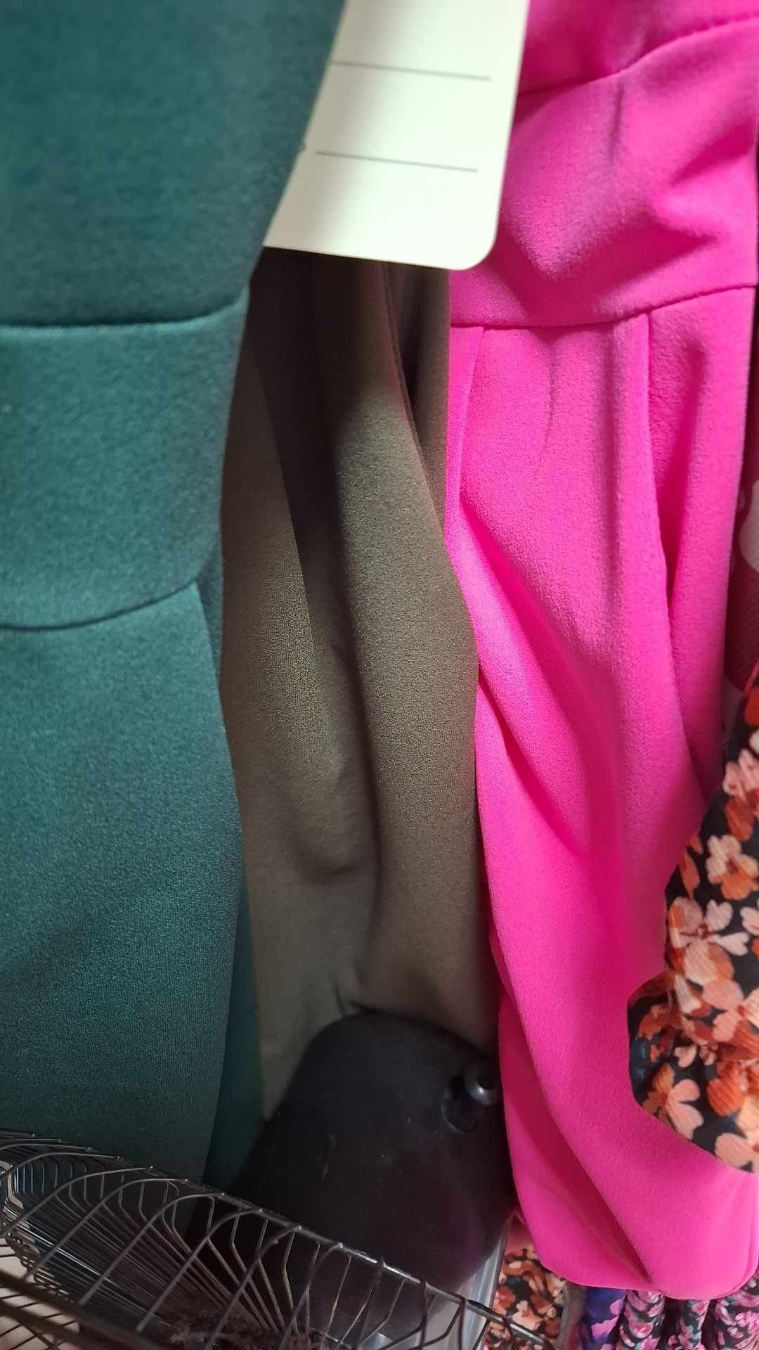 Kombinezon elegancki z rozcieciami