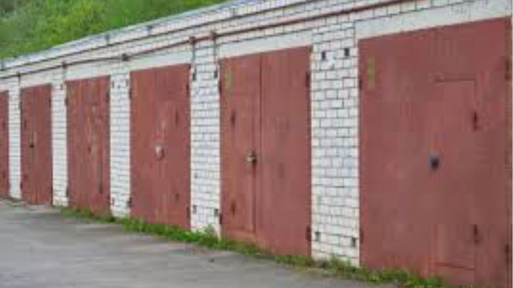 Гараж напроти зупинки Електрон в.Рокосовського