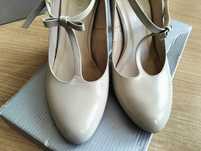 Buty na obcasie Kotyl