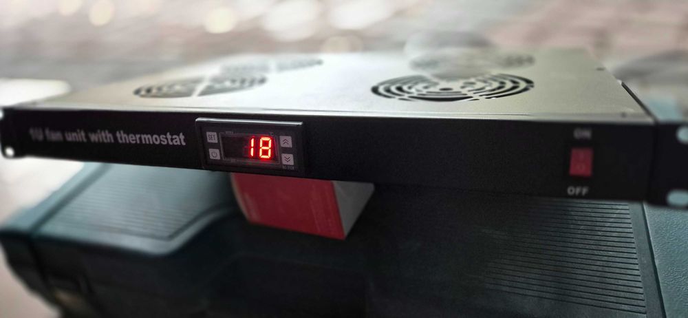 Panel wentylacyjny 19" 4 wentylatory termostat EX.14718 EXTRALINK nowy