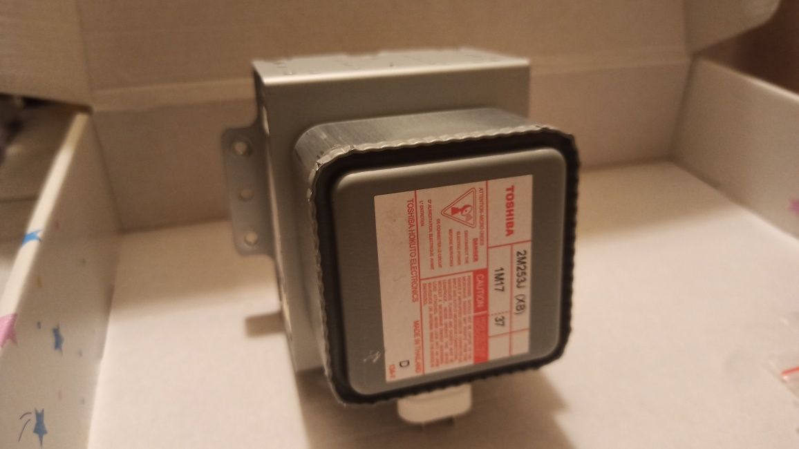 Oryginalny magnetron mikrofalówki Toshiba 2M253J (XB) 1000W 9,5x3,5cm