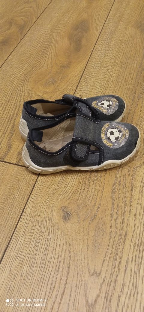 Buty przedszkolne - kapcie 27