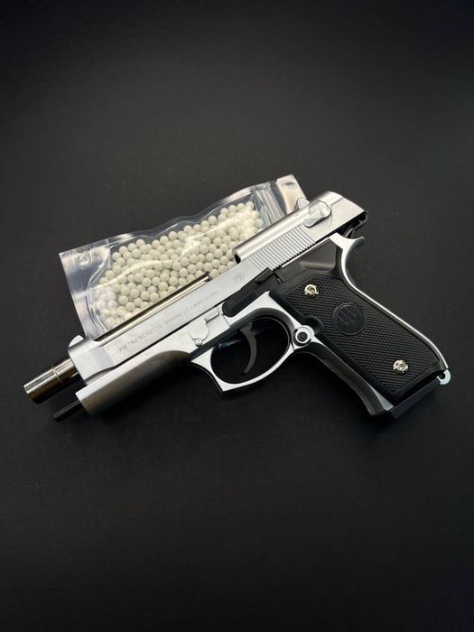 Металевий пістолет Берета М9 — іграшка