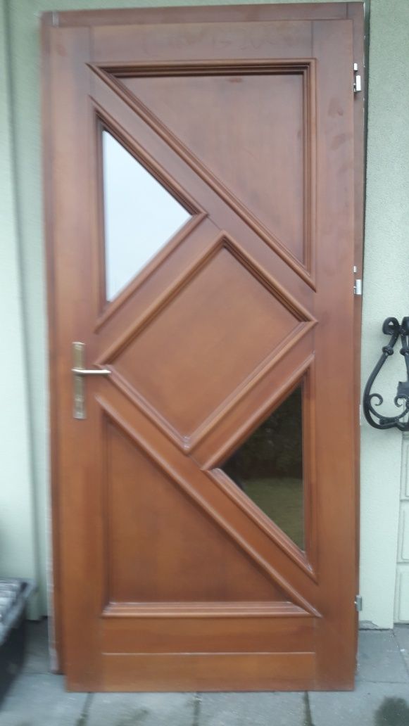 Drzwi zewnętrzne wejściowe drewniane