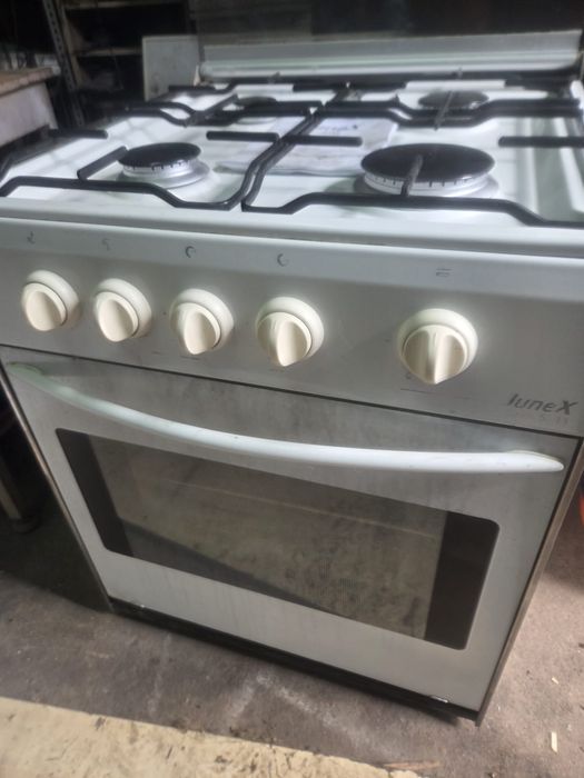 Fogão baixo de bancada junex em bom estado 95 euros.
Gas de botija 
4