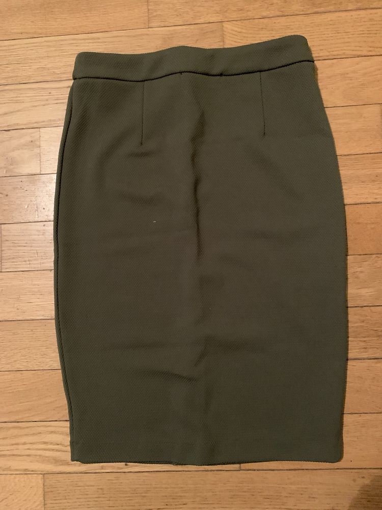 Wąska zielona spódnica
