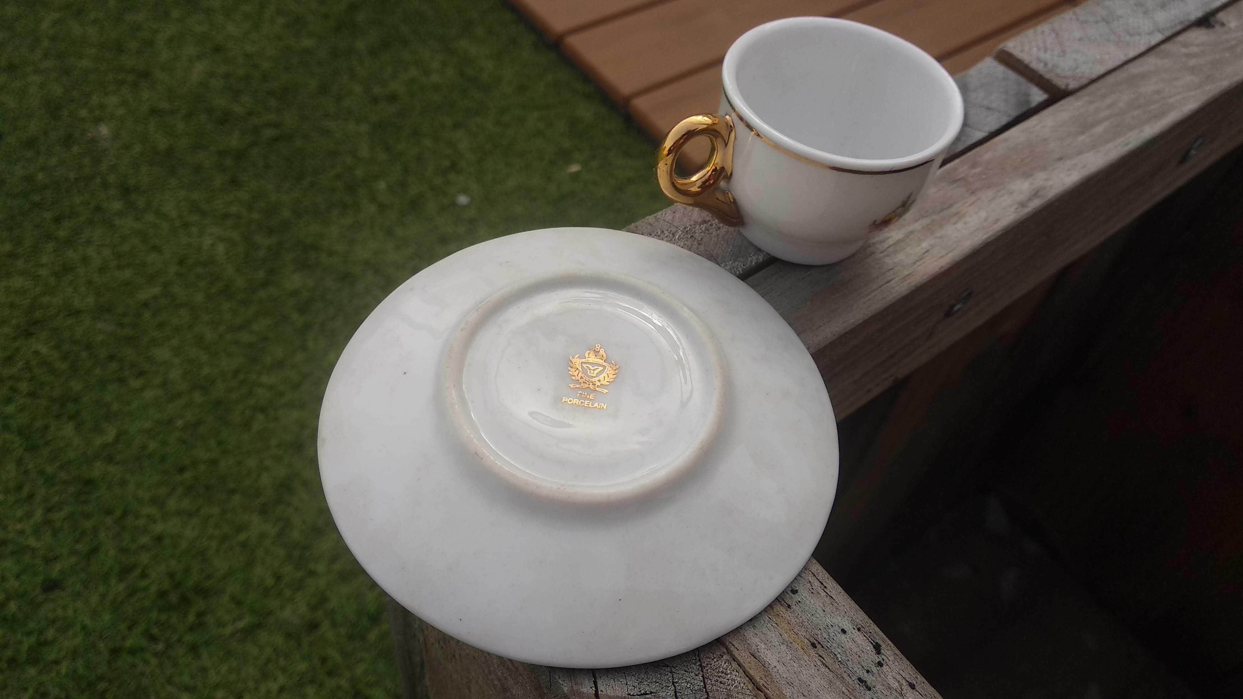 Chávena de café rara em porcelana