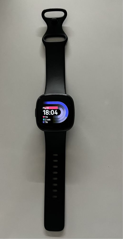 Zegarek fitbit Versa 4 + ładowarka