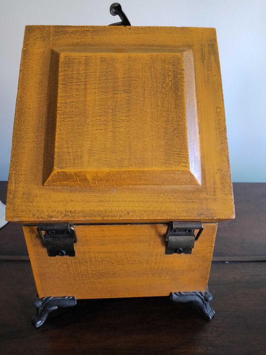 Zegar drewniany,stojący na baterie składany,sprawny 80 lata