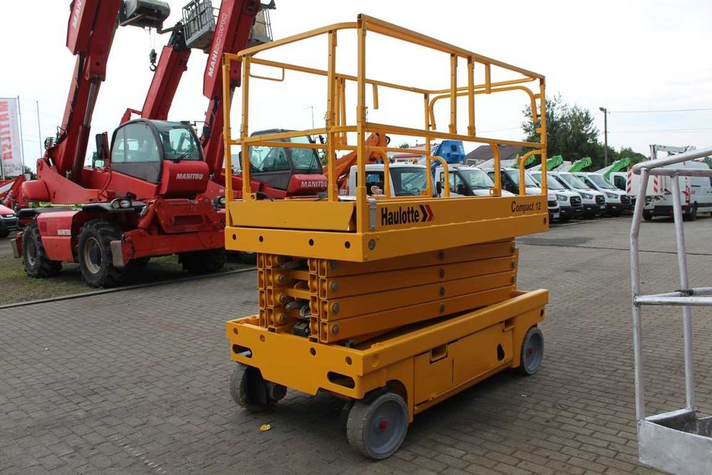 Haulotte Compact 12 m podnośnik nożycowy zwyżka skyjack genie 3246 jlg