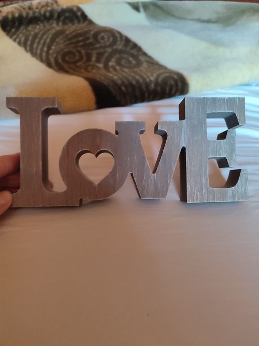 Napis Love dekoracja