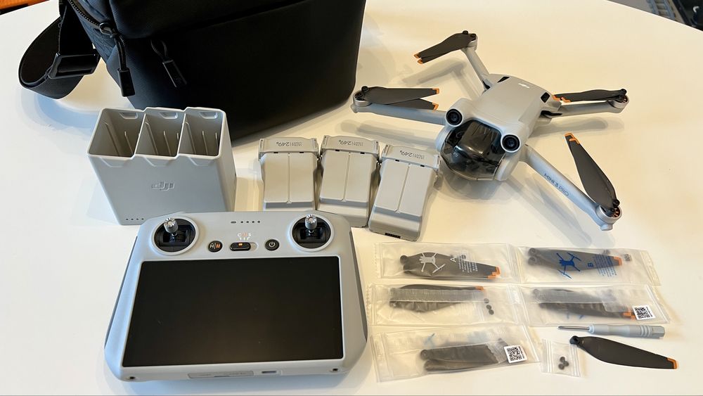 DJI Mini 3 Pro Fly More Combo Jak Nowy, 10h Lotu, Pełny Zestaw + Torba