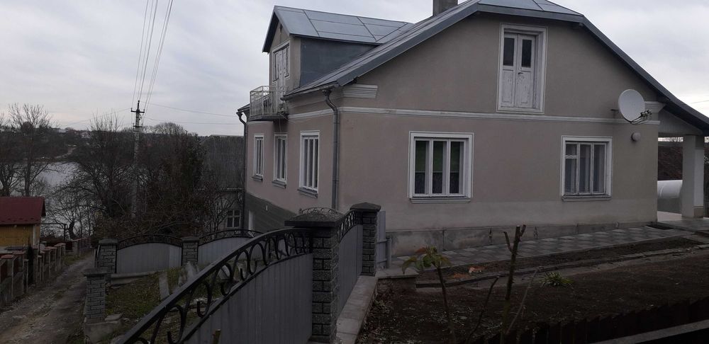 Житловий будинок з присадибно. ділянкою: Збараж, вул. Богуна 4