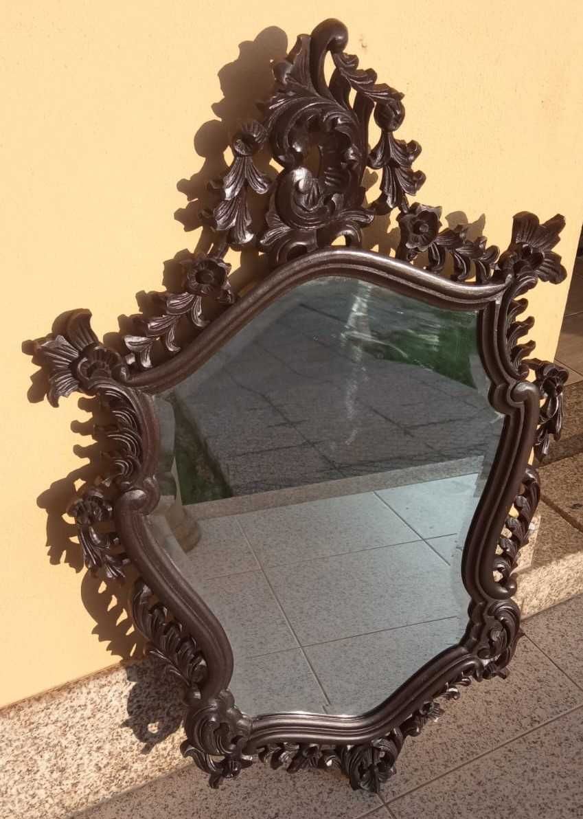 Espelho em madeira antigo