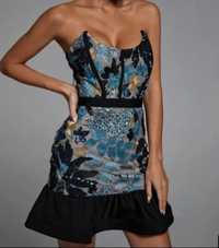 Bella Barnett sukienka mini z cekinami, z falbanami,haftowana