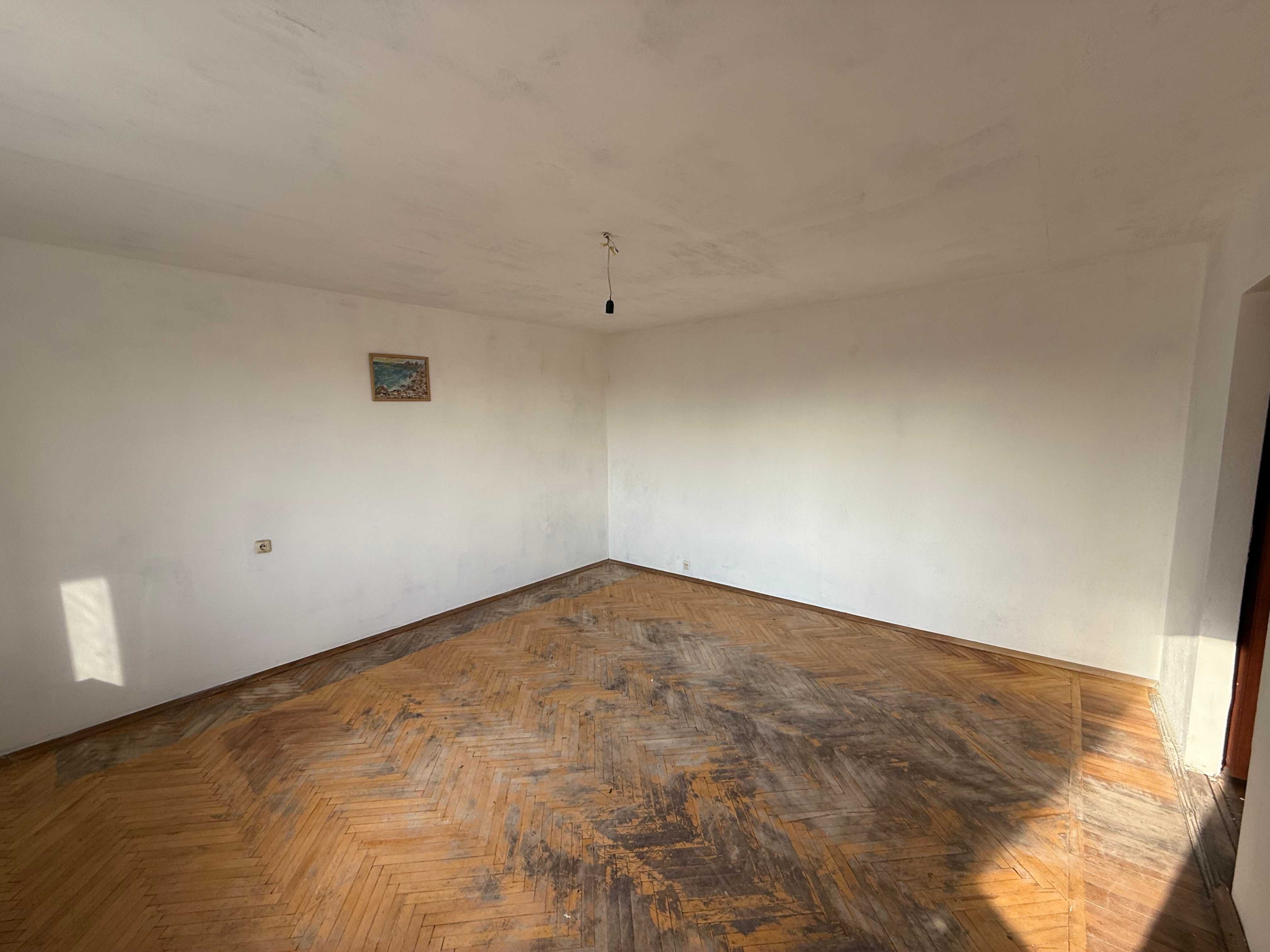 Продается 3-х комнатна раздельна квартира, Метро Вырлица,ул.Руднева 34