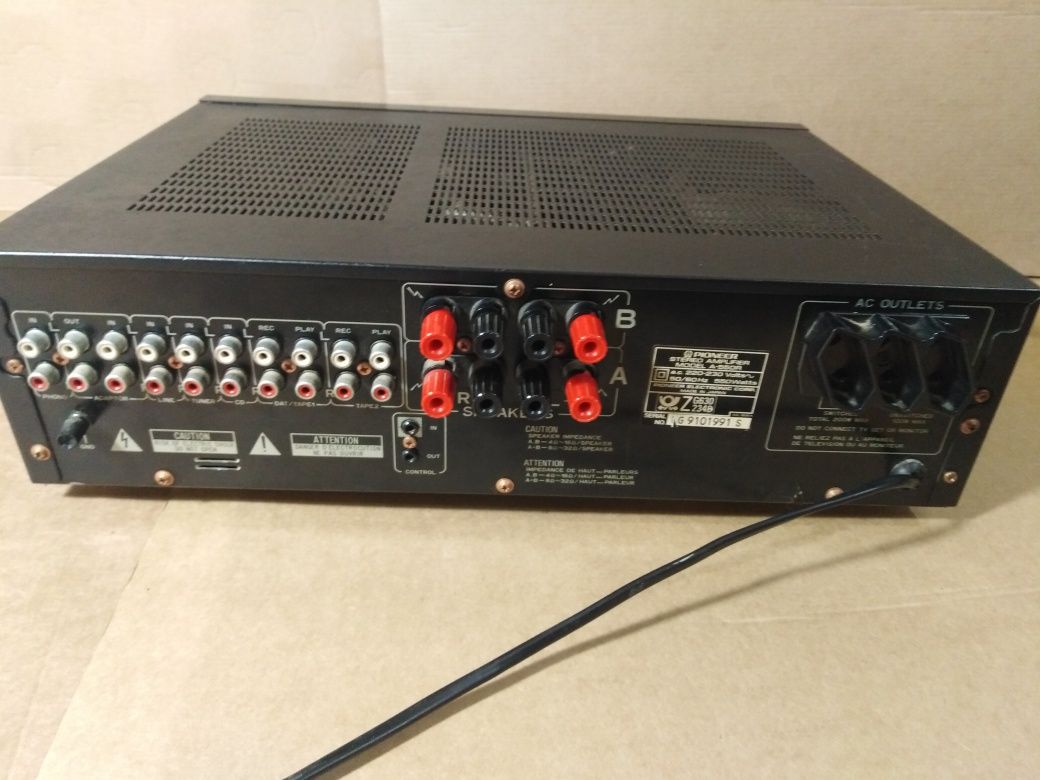 Усилитель Pioneer A-550R.