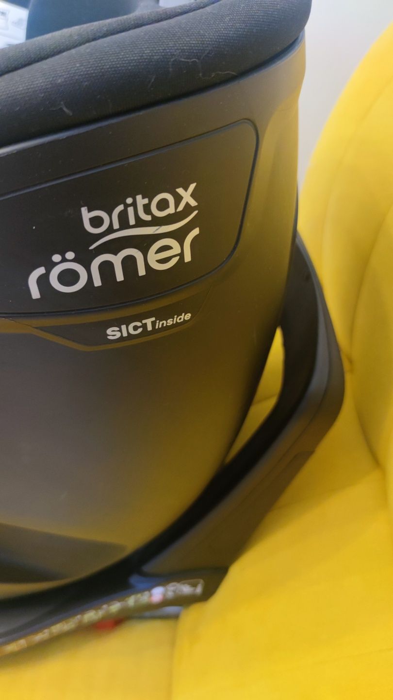 Fotelik samochodowy Britax Romer Dualfix M I-Size 0-18 kg