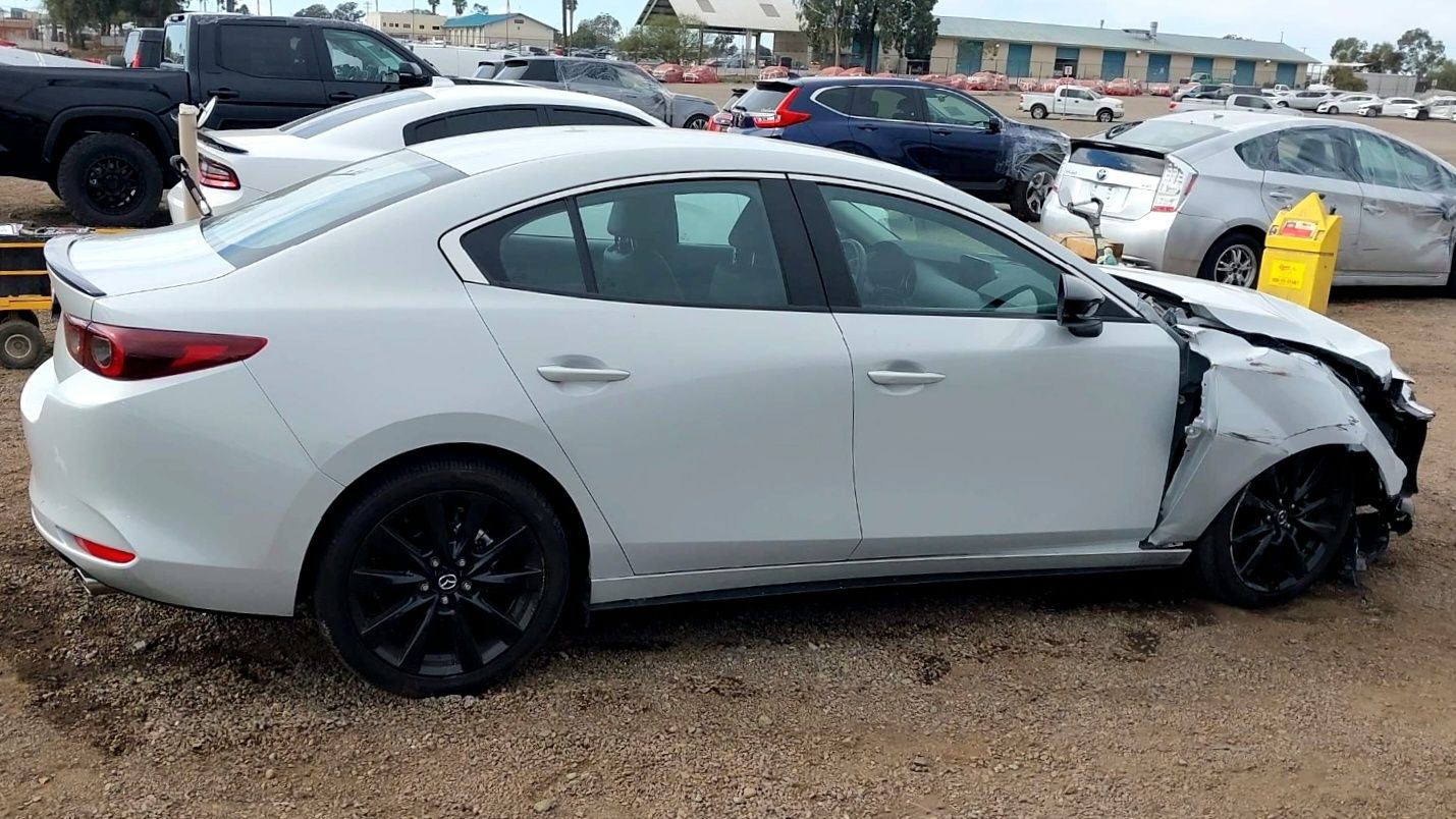 Mazda 3, 24 року
