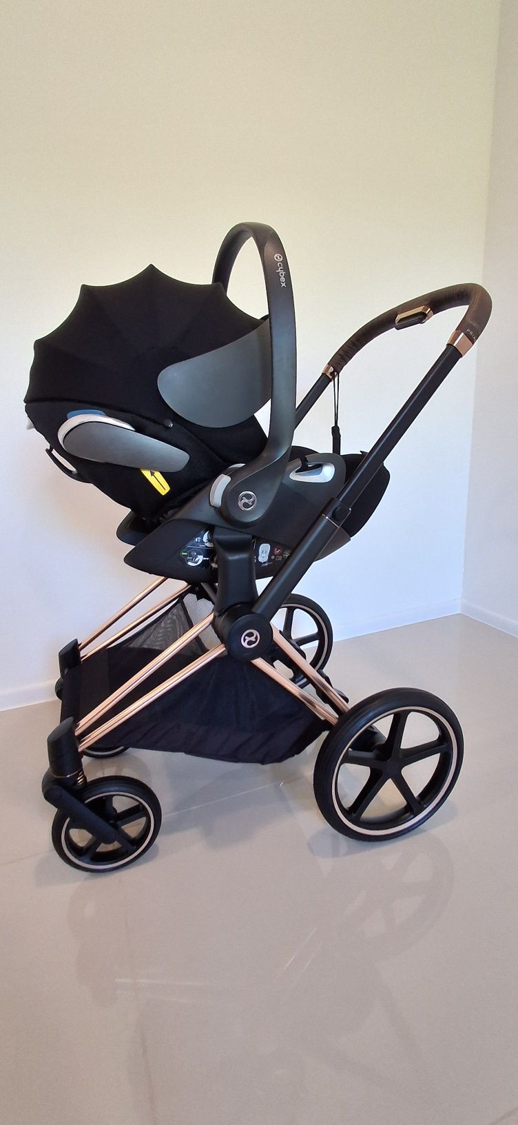 Śliczny wózek Cybex Priam Spring Blossom 4w1