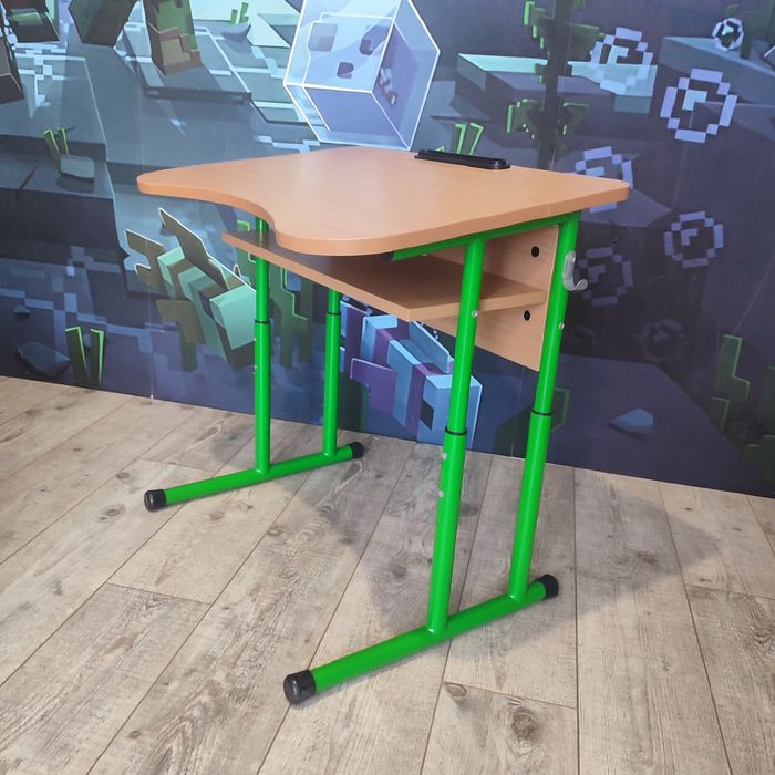 Парта шкільна в ідеальному стані