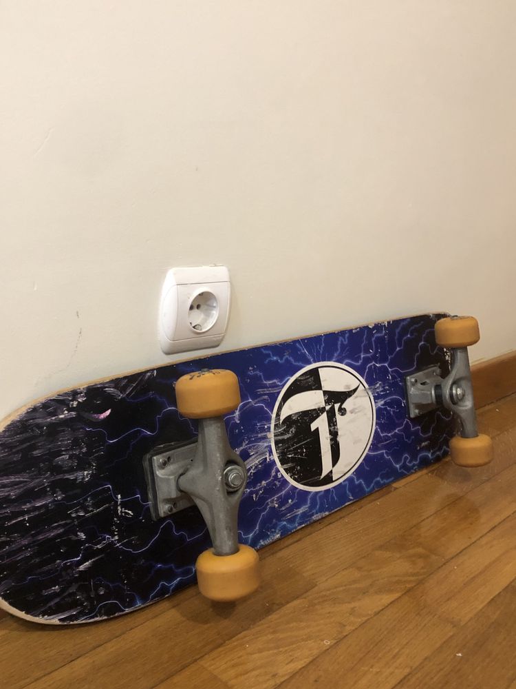Skate pro tabua preta e roxa