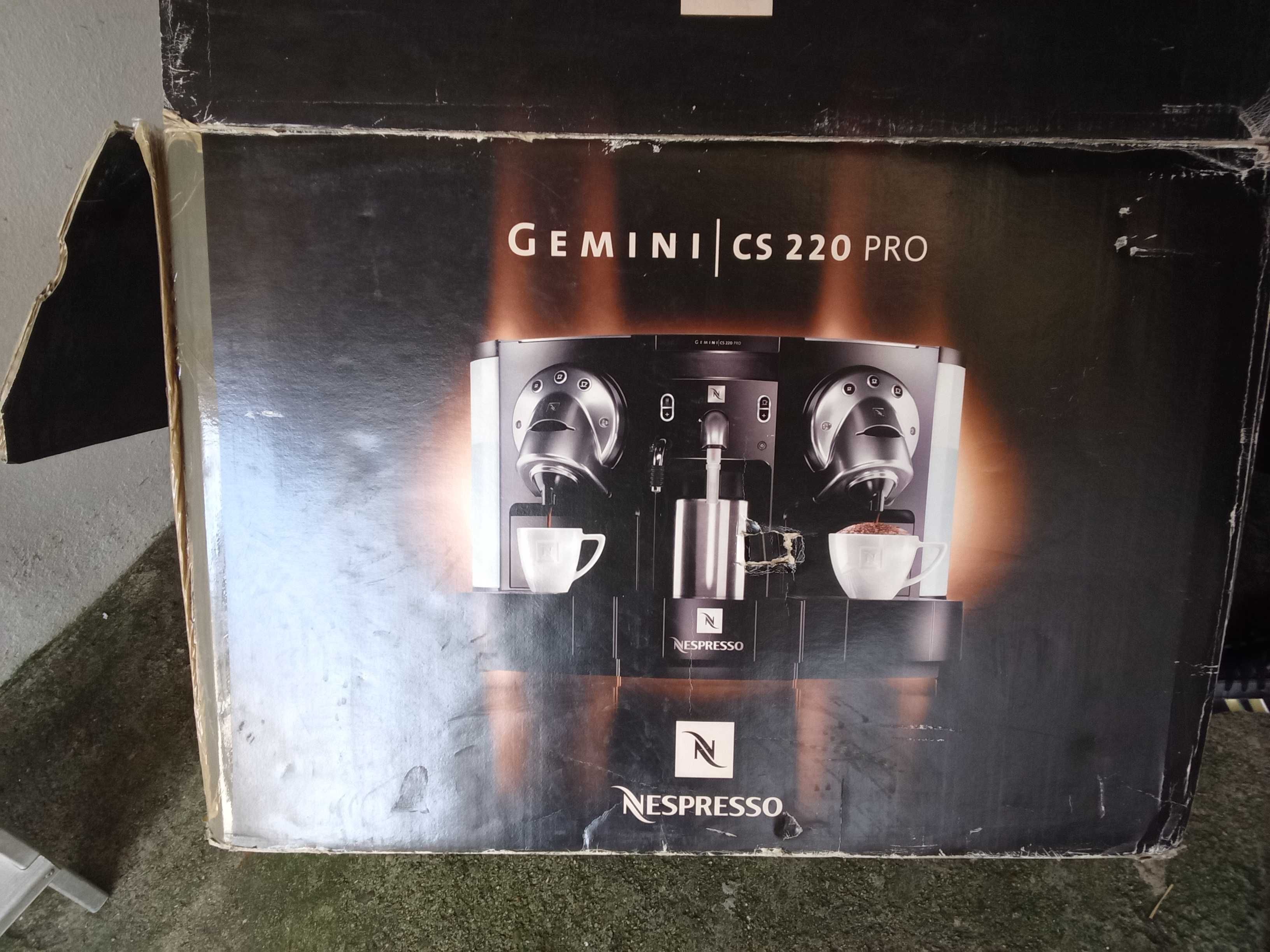 Maquina café Nespresso gemini 220 pro