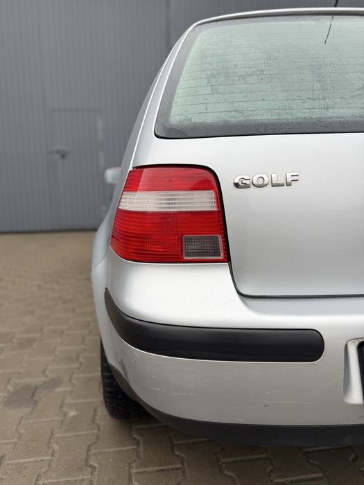 Volkswagen Golf  -2003 року