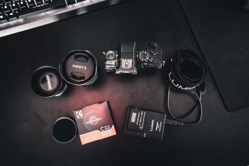 Lumix DMC-G80M + 12-60mm + 25mm f1.8 + akcesoria