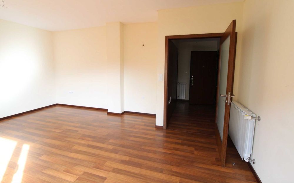 Apartamento T2, com 2 wc junto á estação do Coronado
