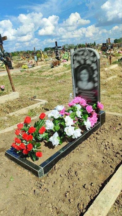 Уборка могил Славянск. Прибирання могил Слов'янськ