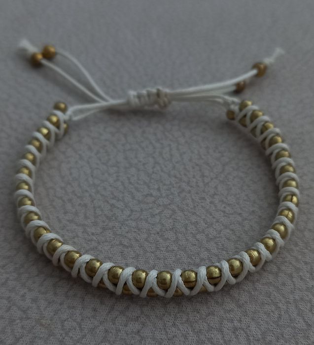 Pulseiras feitas à mão
