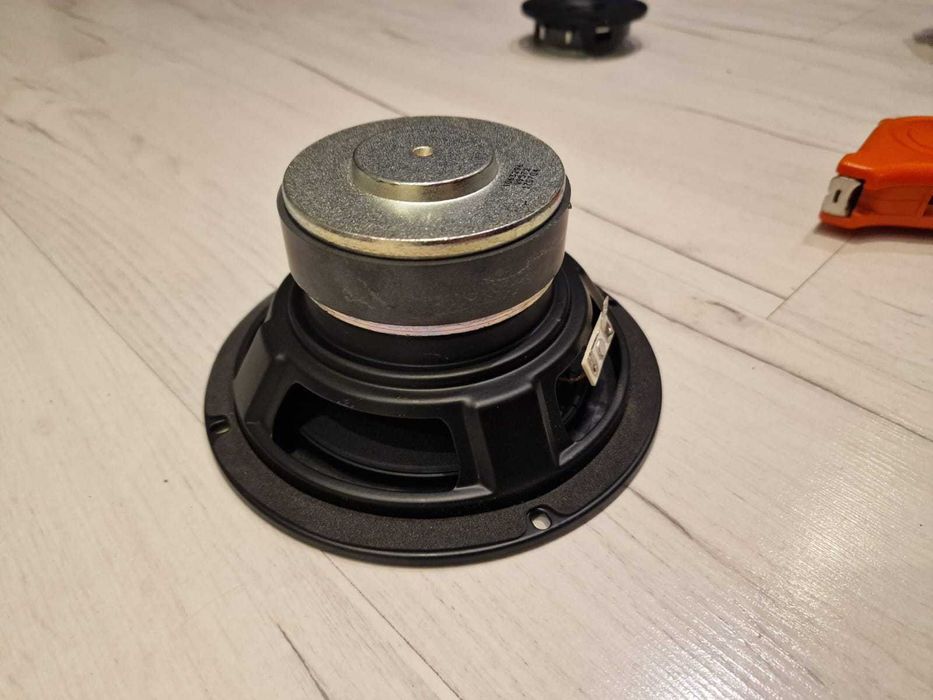 Głośnik średniotonowy Jamo