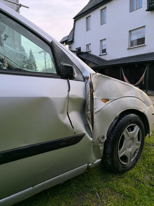 Sprzedam auto na części Ford Focus TDCI 2004 rok