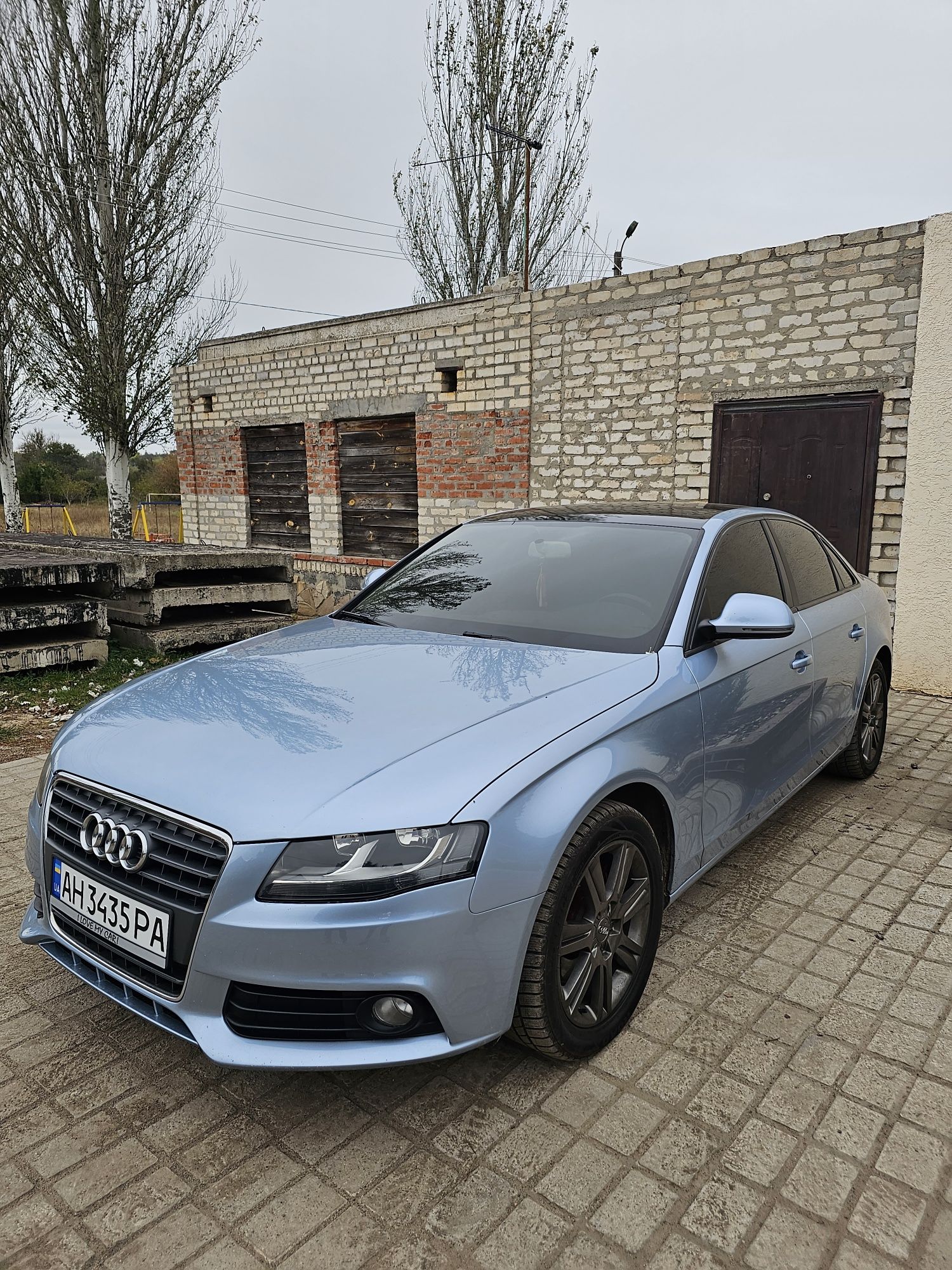 Audi.    A   4 без вложений