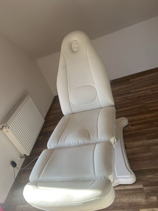 Elektryczny fotel kosmetyczny biały