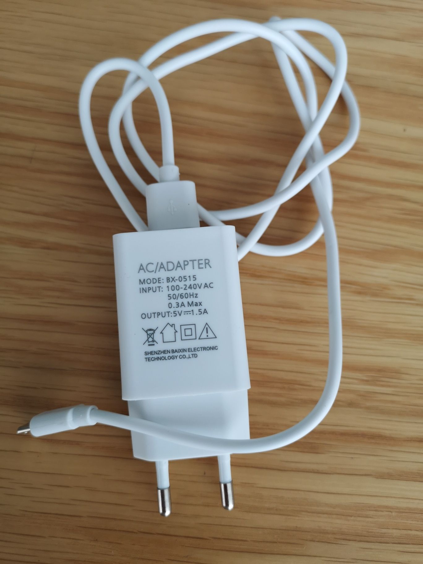 Carregador telemóvel micro USB