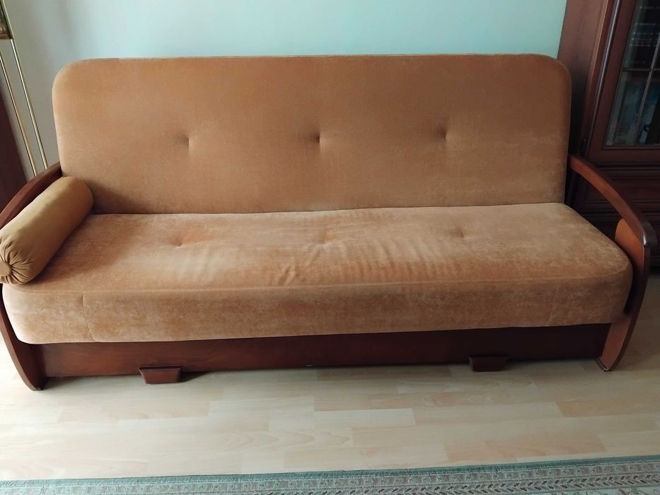 Sprzedam wersalke  plus gratis dywan i chodnik.