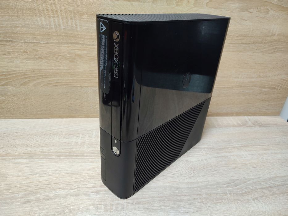 Konsola xbox 360 e 500gb czarny