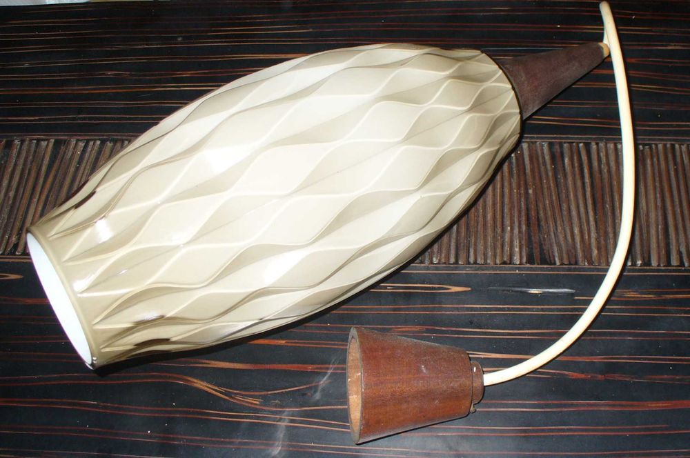 Candeeiros de tecto anos 60 com suportes em madeira