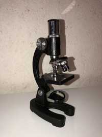 Microscópio pequeno